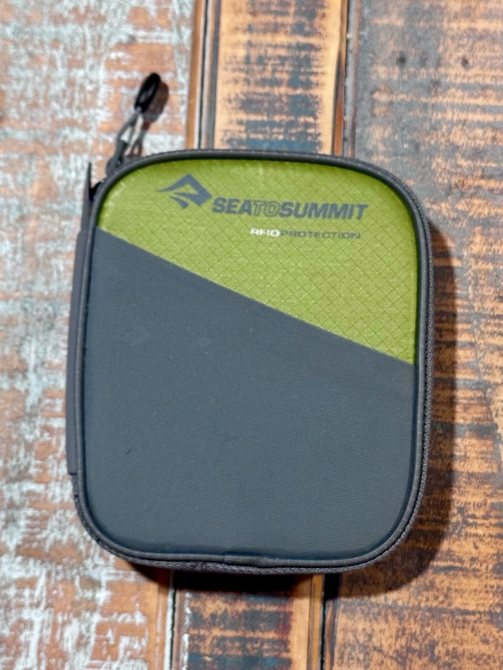 Sea to Summit Green & Gray Travel Wallet RFID